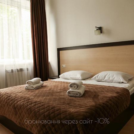 Hotel Koral 체르니우치 외부 사진