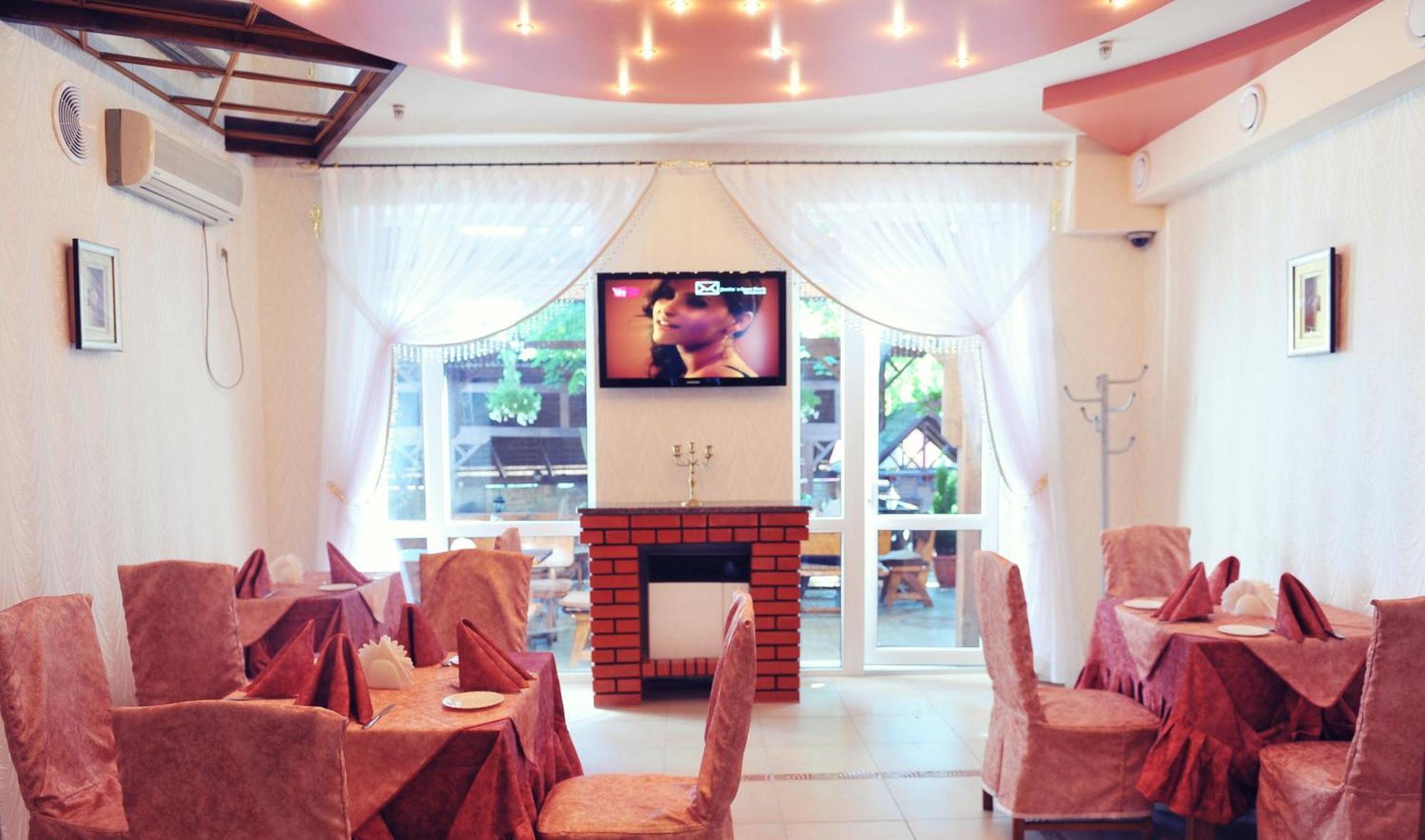 Hotel Koral 체르니우치 외부 사진