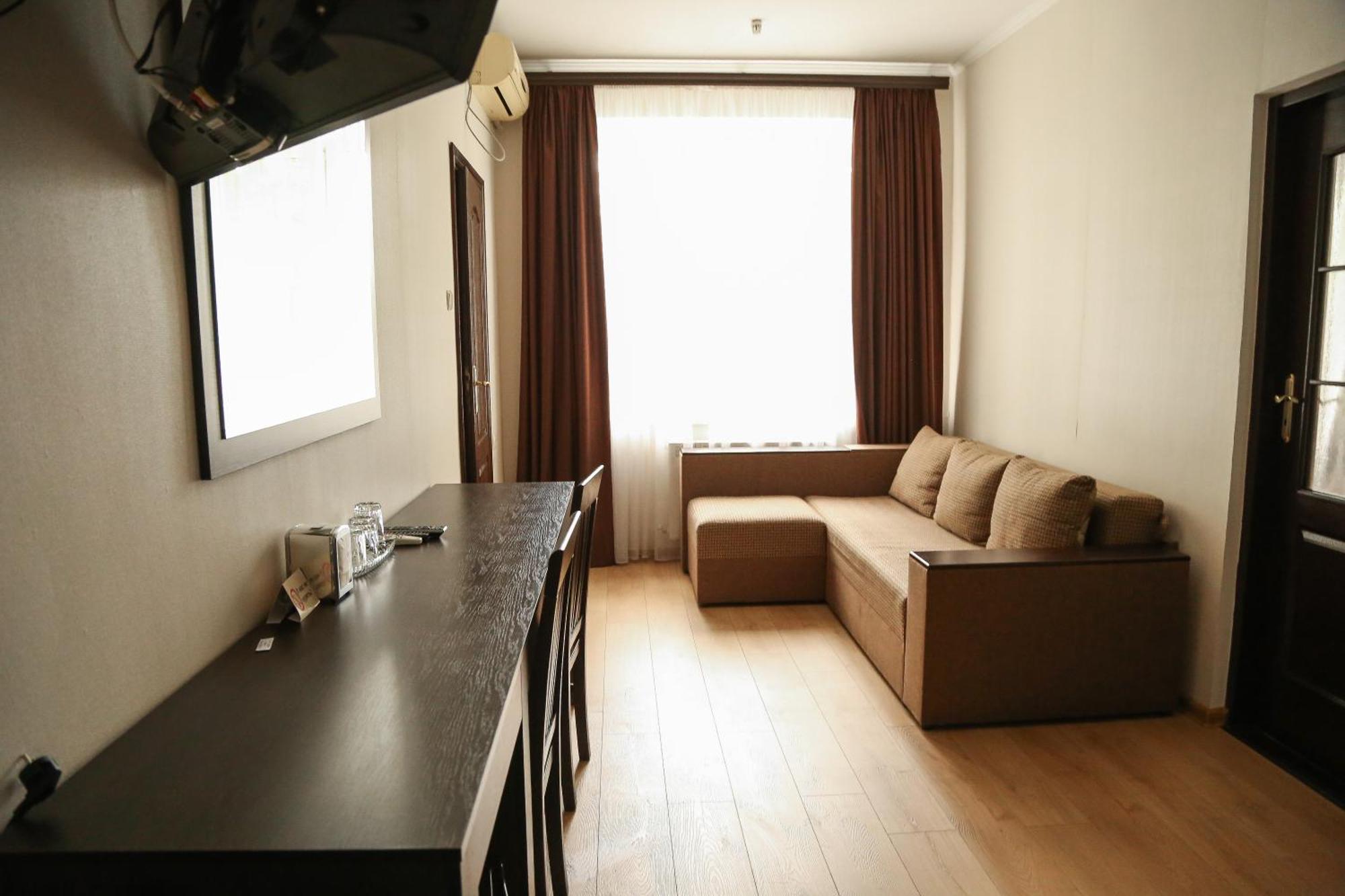 Hotel Koral 체르니우치 외부 사진