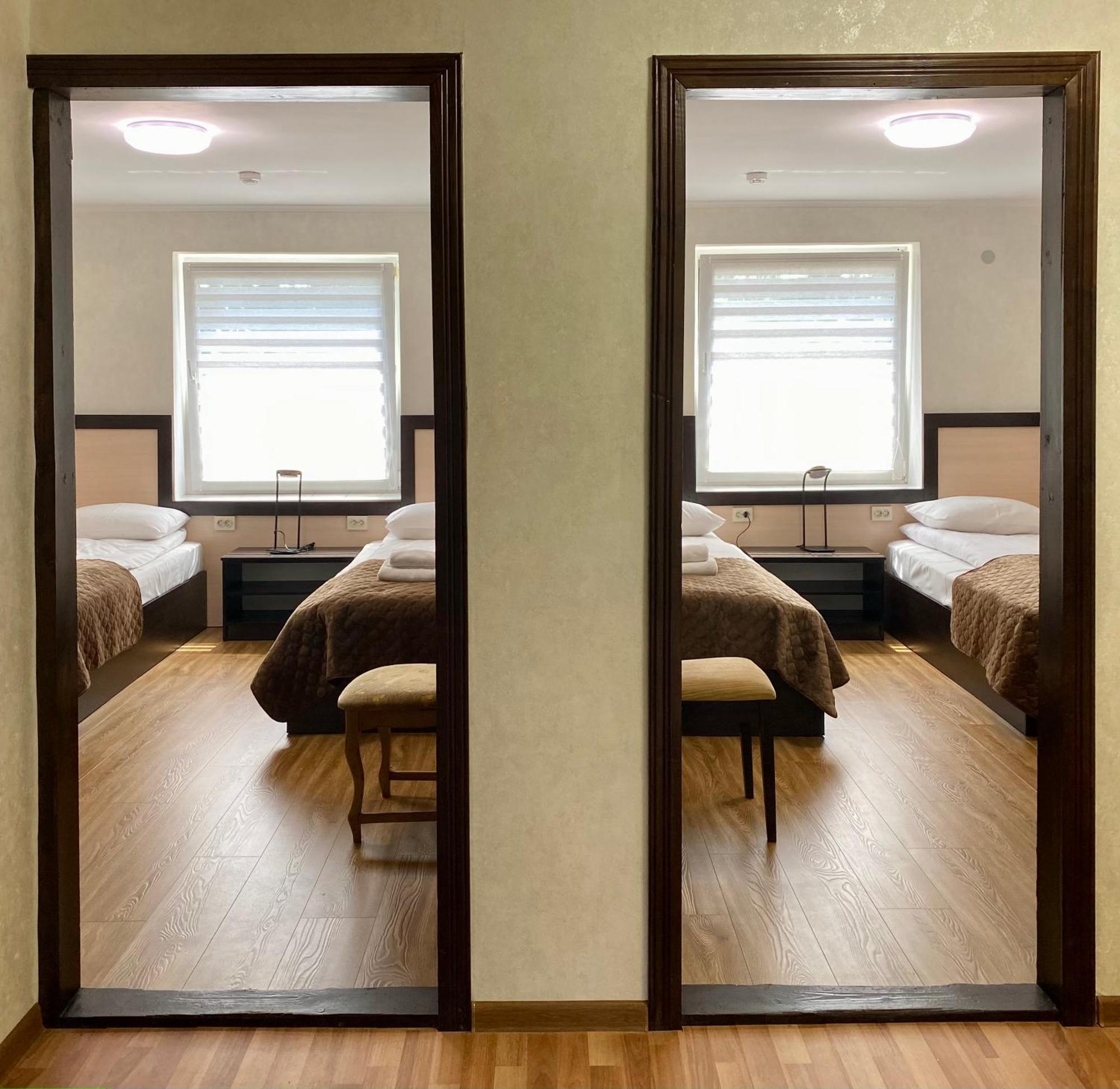 Hotel Koral 체르니우치 외부 사진