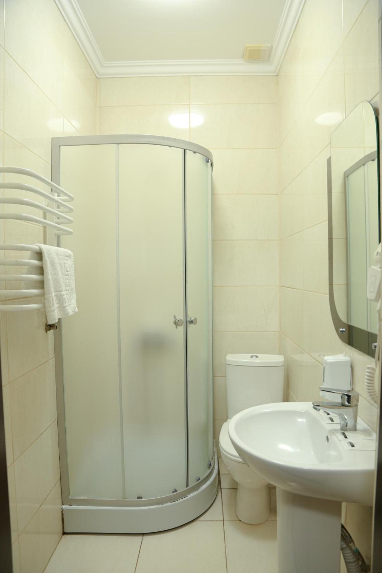 Hotel Koral 체르니우치 외부 사진