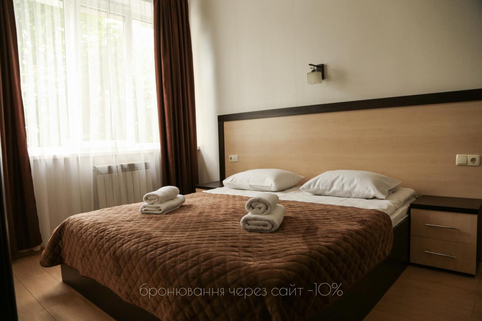 Hotel Koral 체르니우치 외부 사진